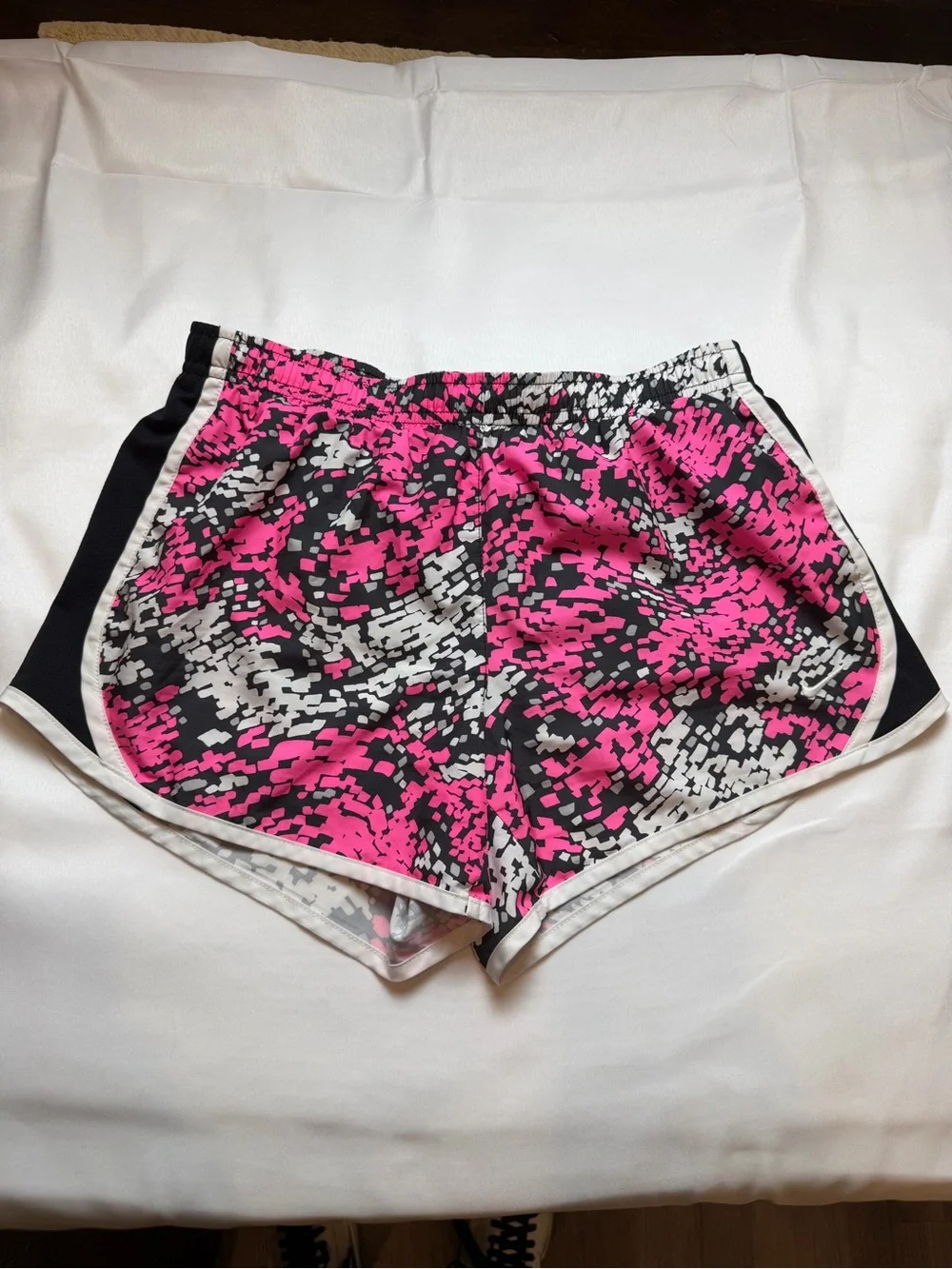 Nike Dri-FIT Women’s Running Shorts Size Large Pink Black Athletic